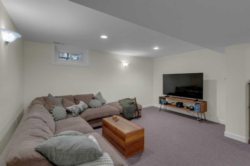 4512 41 Avenue Sw, Calgary, AB - Indoor