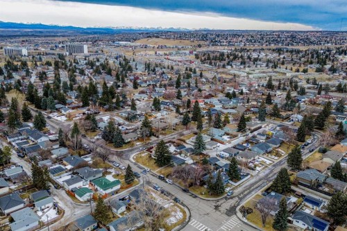 4512 41 Avenue Sw, Calgary, AB - Outdoor With View