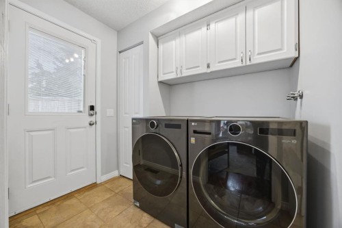 3 Stranraer Place Sw, Calgary, AB - Indoor Photo Showing Laundry Room