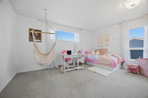 3 Stranraer Place Sw, Calgary, AB - Indoor Photo Showing Bedroom