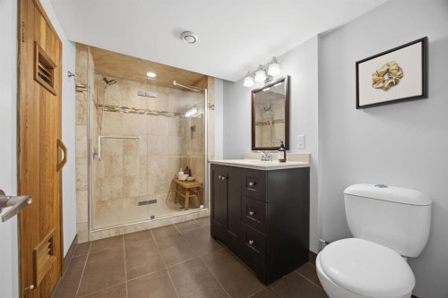 3 Stranraer Place Sw, Calgary, AB - Indoor Photo Showing Bathroom
