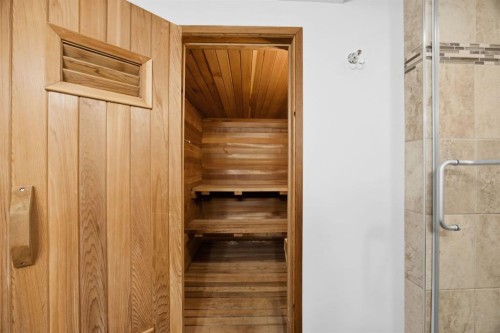 3 Stranraer Place Sw, Calgary, AB - Indoor Photo Showing Other Room