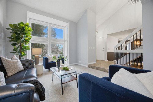 3 Stranraer Place Sw, Calgary, AB - Indoor Photo Showing Living Room