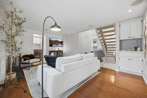 3 Stranraer Place Sw, Calgary, AB - Indoor Photo Showing Other Room