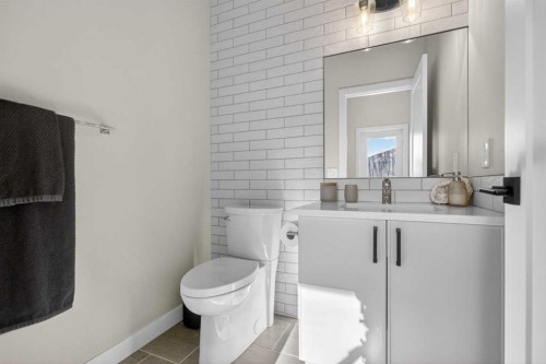 35 Wolf Hollow Park Se, Calgary, AB - Indoor Photo Showing Bathroom