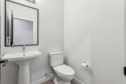123 Mitchell Way Nw, Calgary, AB - Indoor Photo Showing Bathroom
