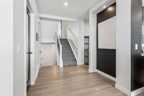 123 Mitchell Way Nw, Calgary, AB - Indoor Photo Showing Other Room