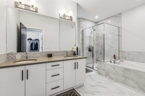 123 Mitchell Way Nw, Calgary, AB - Indoor Photo Showing Bathroom