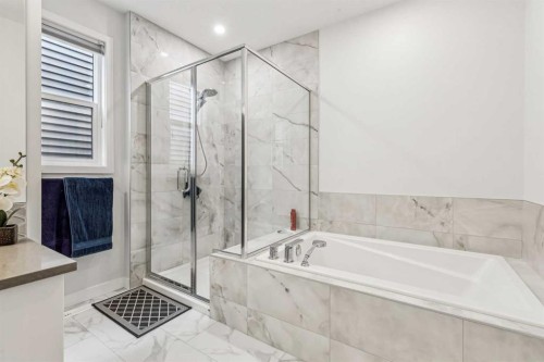 123 Mitchell Way Nw, Calgary, AB - Indoor Photo Showing Bathroom