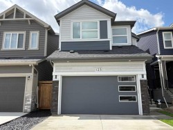 123 Mitchell Way NW Calgary, AB T3R 2B5