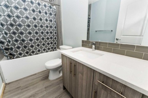 73 Redstone Link Ne, Calgary, AB - Indoor Photo Showing Bathroom