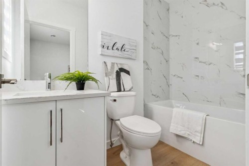 205-95 Saddlecrest Circle Ne, Calgary, AB - Indoor Photo Showing Bathroom