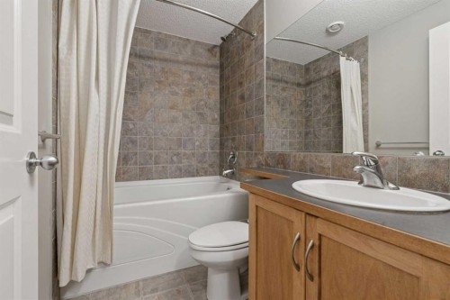327 Panamount Point Nw, Calgary, AB - Indoor Photo Showing Bathroom