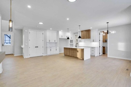 335 Muirfield Crescent, Lyalta, AB - Indoor Photo Showing Kitchen