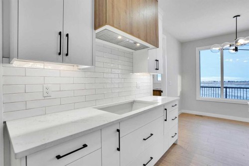 335 Muirfield Crescent, Lyalta, AB - Indoor Photo Showing Kitchen