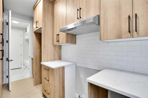 335 Muirfield Crescent, Lyalta, AB - Indoor Photo Showing Kitchen