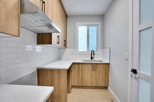 335 Muirfield Crescent, Lyalta, AB - Indoor Photo Showing Kitchen With Double Sink