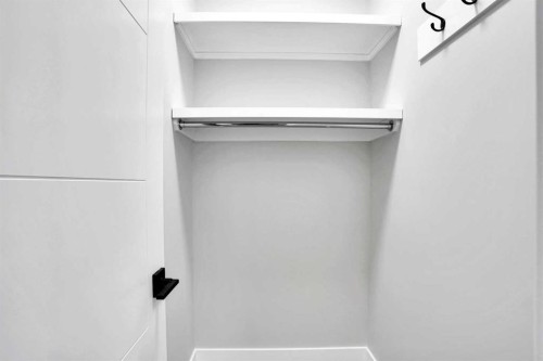 335 Muirfield Crescent, Lyalta, AB - Indoor With Storage