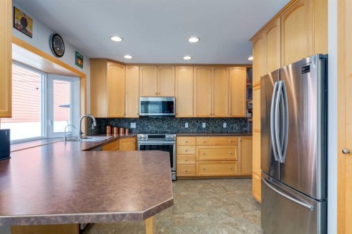 55 Heston Street Nw, Calgary, AB - Indoor Photo Showing Kitchen