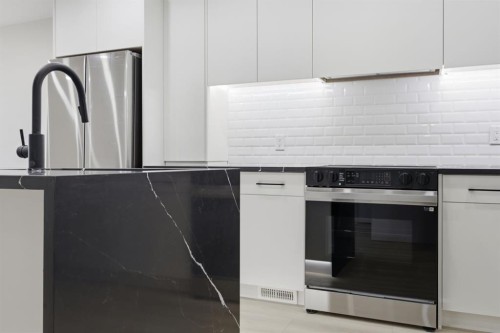 8426 Berkley Road Nw, Calgary, AB - Indoor Photo Showing Kitchen