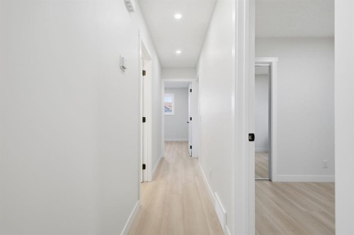 8426 Berkley Road Nw, Calgary, AB - Indoor Photo Showing Other Room