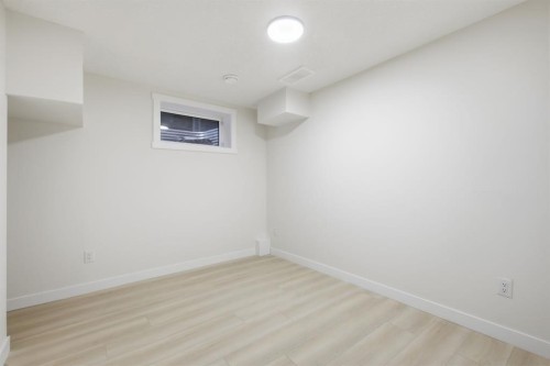 8426 Berkley Road Nw, Calgary, AB - Indoor Photo Showing Other Room