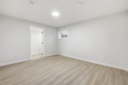 8426 Berkley Road Nw, Calgary, AB - Indoor Photo Showing Other Room