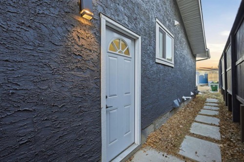 8426 Berkley Road Nw, Calgary, AB - Outdoor