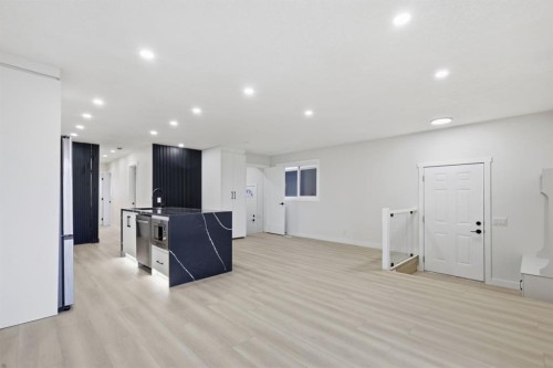 8426 Berkley Road Nw, Calgary, AB - Indoor Photo Showing Other Room