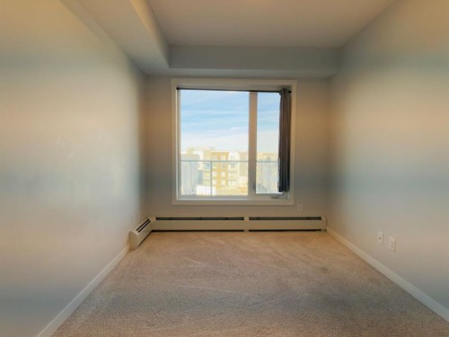 404-200 Shawnee Square Sw, Calgary, AB - Indoor Photo Showing Other Room