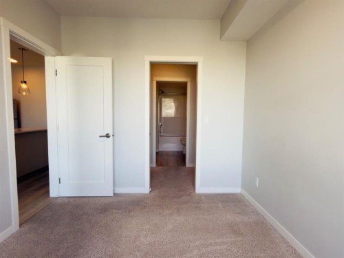 404-200 Shawnee Square Sw, Calgary, AB - Indoor Photo Showing Other Room