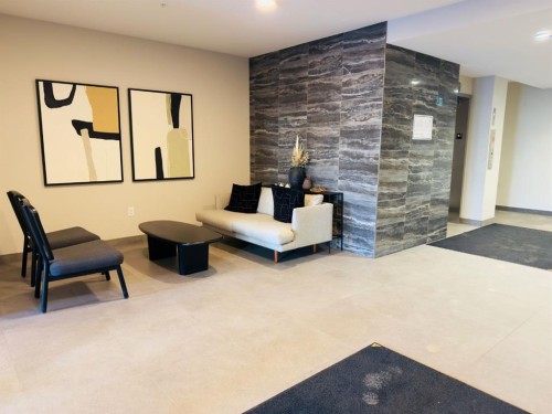 404-200 Shawnee Square Sw, Calgary, AB - Indoor Photo Showing Other Room