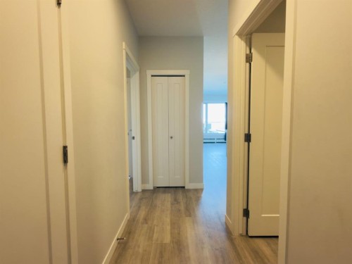 404-200 Shawnee Square Sw, Calgary, AB - Indoor Photo Showing Other Room