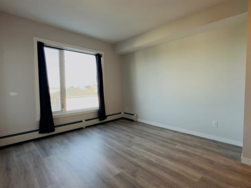 404-200 Shawnee Square Sw, Calgary, AB - Indoor Photo Showing Other Room