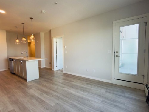 404-200 Shawnee Square Sw, Calgary, AB - Indoor