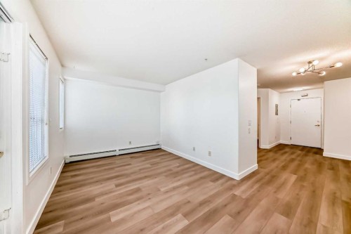 3129-6818 Pinecliff Grove Ne, Calgary, AB - Indoor Photo Showing Other Room