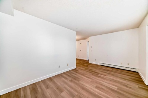 3129-6818 Pinecliff Grove Ne, Calgary, AB - Indoor Photo Showing Other Room