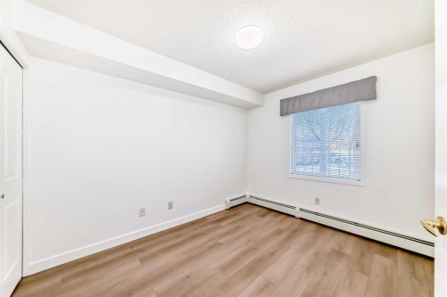 3129-6818 Pinecliff Grove Ne, Calgary, AB - Indoor Photo Showing Other Room