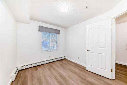 3129-6818 Pinecliff Grove Ne, Calgary, AB - Indoor Photo Showing Other Room
