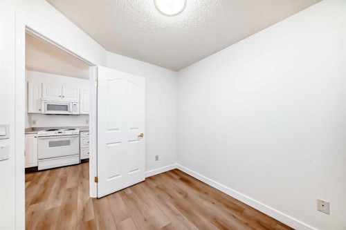 3129-6818 Pinecliff Grove Ne, Calgary, AB - Indoor Photo Showing Other Room