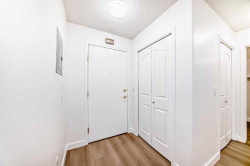 3129-6818 Pinecliff Grove Ne, Calgary, AB - Indoor Photo Showing Other Room