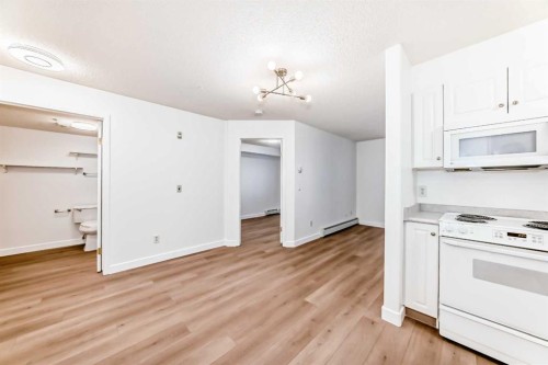 3129-6818 Pinecliff Grove Ne, Calgary, AB - Indoor Photo Showing Kitchen