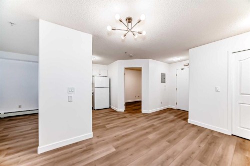 3129-6818 Pinecliff Grove Ne, Calgary, AB - Indoor Photo Showing Other Room