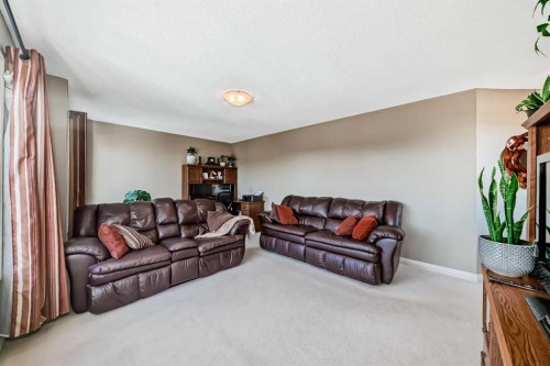 172 Seagreen Way, Chestermere, AB - Indoor Photo Showing Living Room