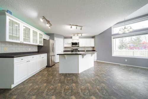 6 Lansing Close, Spruce Grove, AB - Indoor Photo Showing Kitchen