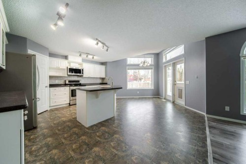 6 Lansing Close, Spruce Grove, AB - Indoor Photo Showing Kitchen