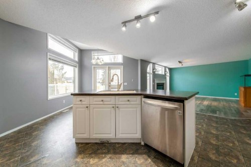 6 Lansing Close, Spruce Grove, AB - Indoor Photo Showing Kitchen