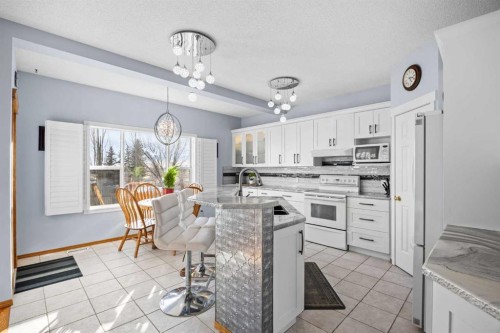 244 Oakmere Place, Chestermere, AB - Indoor Photo Showing Kitchen