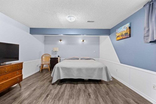 244 Oakmere Place, Chestermere, AB - Indoor Photo Showing Bedroom