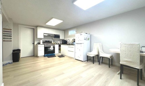 3229 19 Avenue Se, Calgary, AB - Indoor